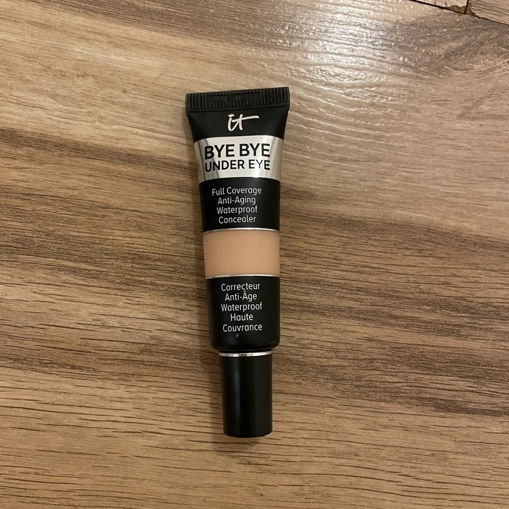 IT cosmetics bye bye under eye - light natural - full size